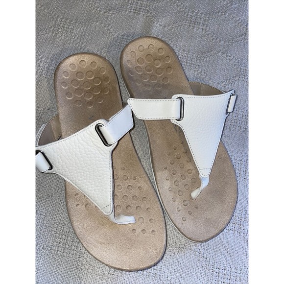 Vionic Shoes - Vionic Thong Sandals Women’s Size 8.5 Medium Beige Leather Side Straps Beach
